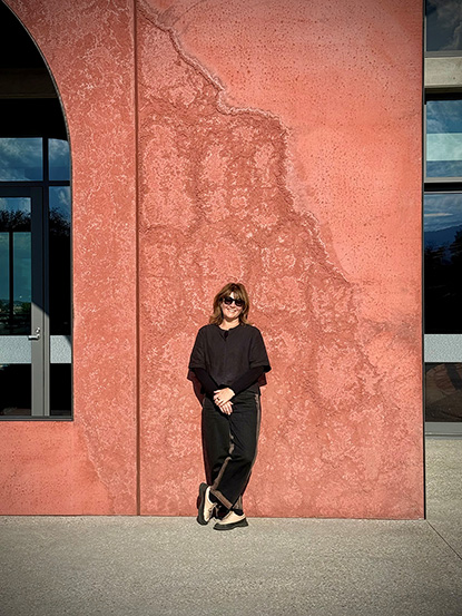 Peta Heffernan in front of Cosgroves High School (CHS)